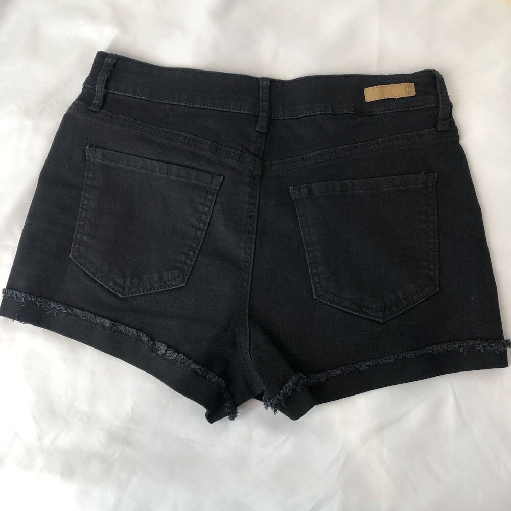 NWT True Craft  Juniors 7 Short Black Midrise Cuff Super Soft Stretch Inseam 3”